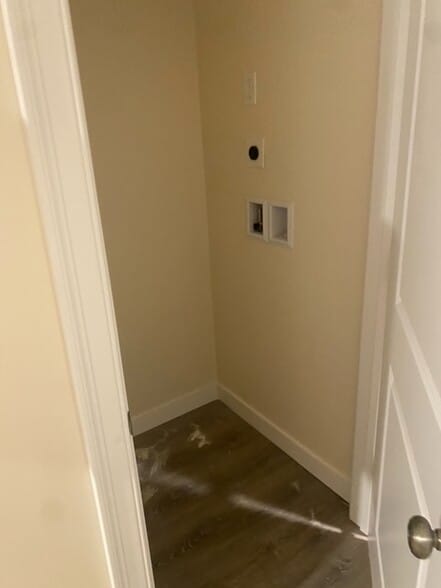 Building Photo - 520 Main St