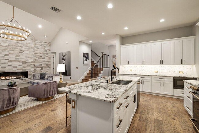 Building Photo - 3018 Sunridge Dr