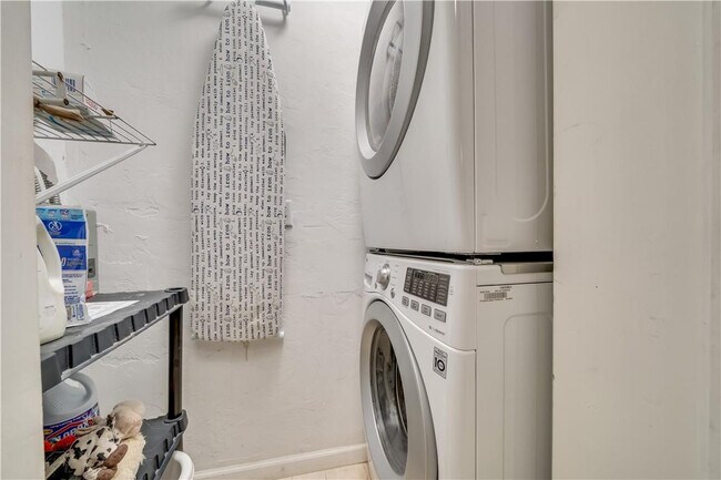 Building Photo - 1728 NE 16th Ave