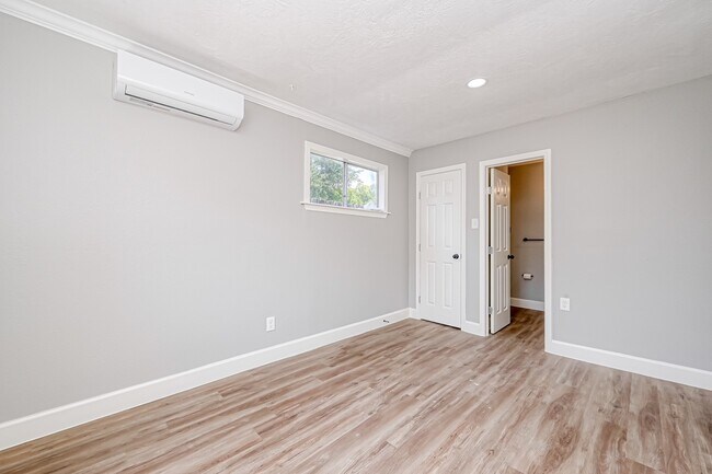 Building Photo - 6715 Victoria St