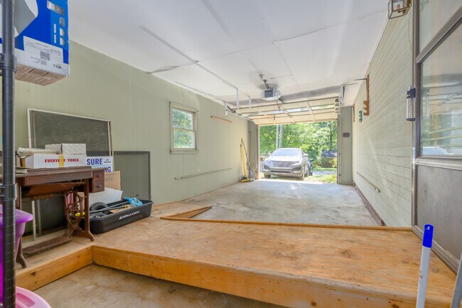 Building Photo - 1500 Brookdale Dr