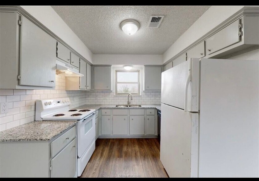 Building Photo - 2087 W Osr