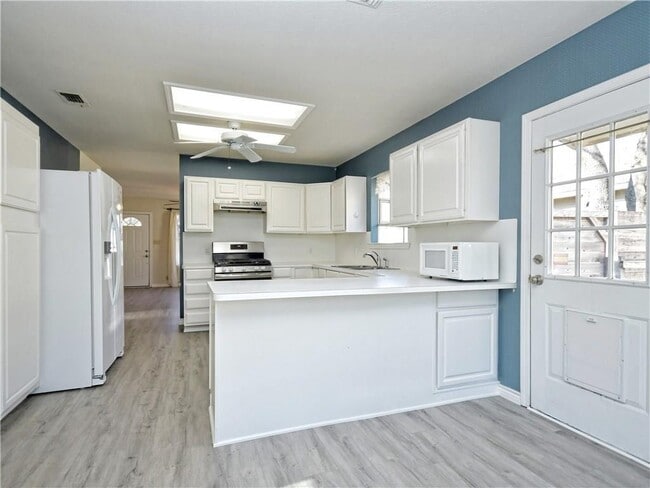 Building Photo - 5409 Grover Ave