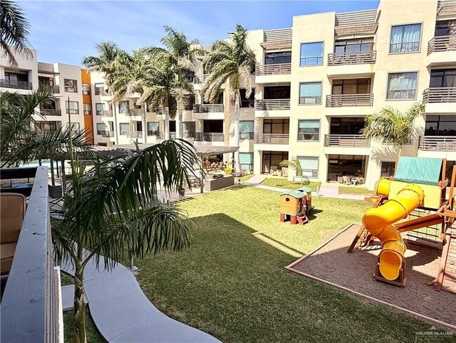 Building Photo - 38 Travis St