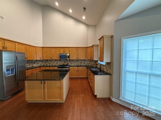 Building Photo - 8811 Singleton Ct