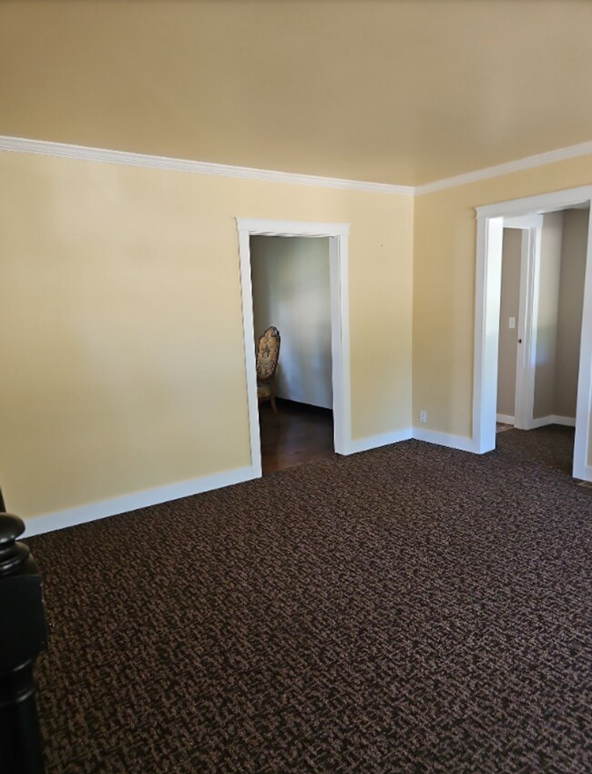 Building Photo - Move in Credit of $1,200! Spacious Two Sto...