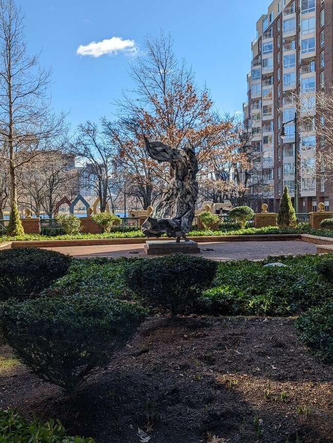 Building Photo - 10 Rogers St