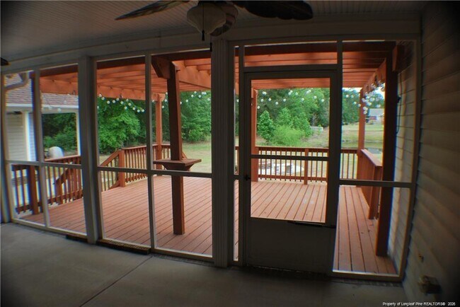 Building Photo - 845 Log Cabin Dr