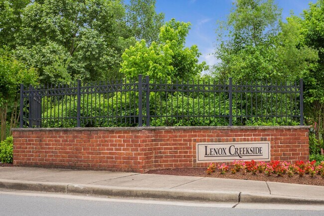 Building Photo - Beautiful Lenox Creekside Condo in Antioch