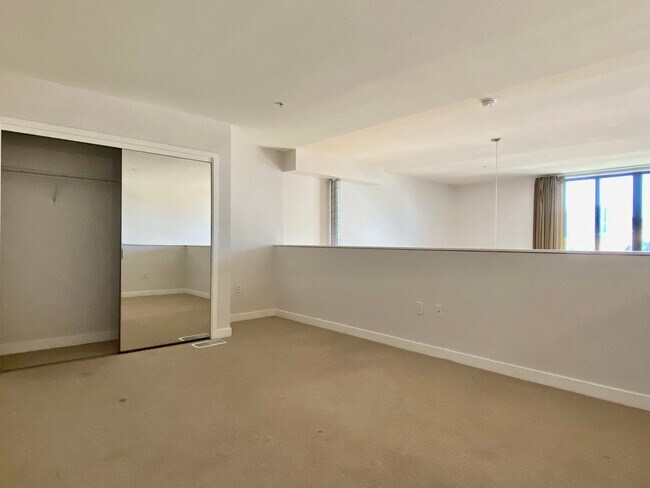 Building Photo - Modern Plant 51 Condo with Downtown Views | Secure Access | GE Café Appliances | Dogs Welcome