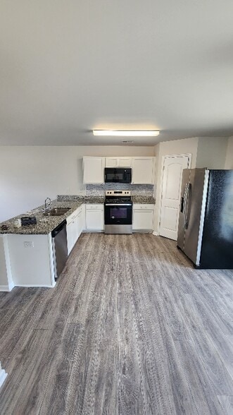 Building Photo - 4041 Liberty Ests Dr