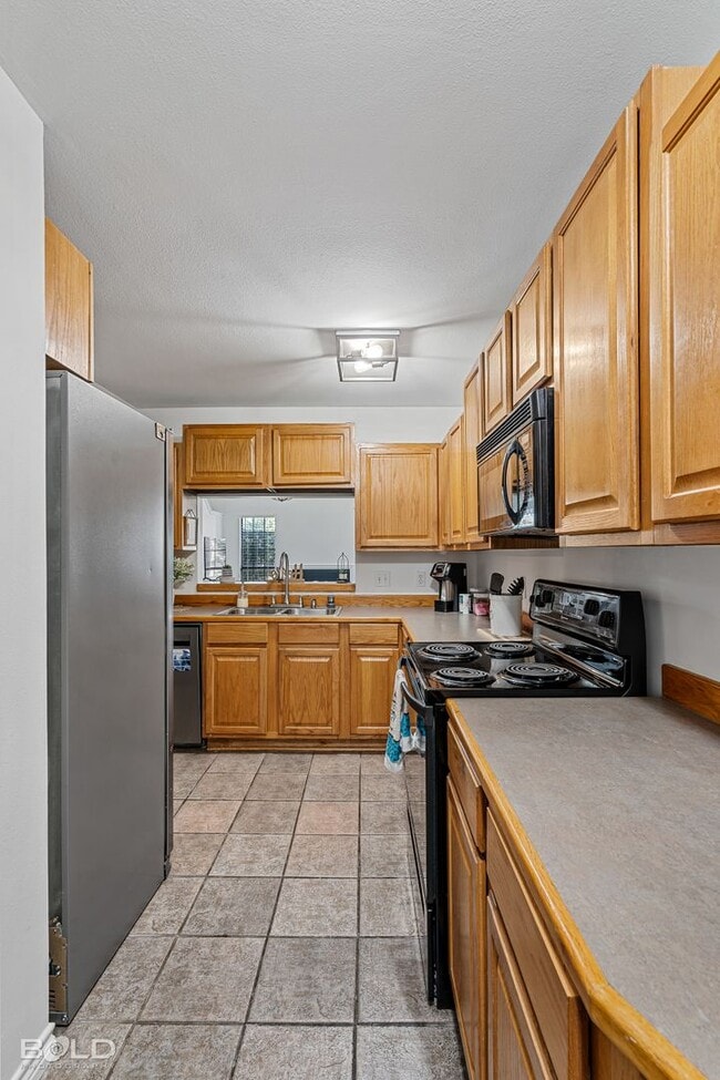 Building Photo - 8 Meadow Creek Dr