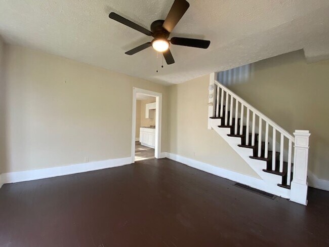 Building Photo - 1725/1727 W High St.