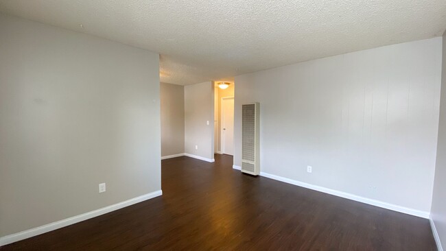 Interior Photo - 1490 Hemlock Ave