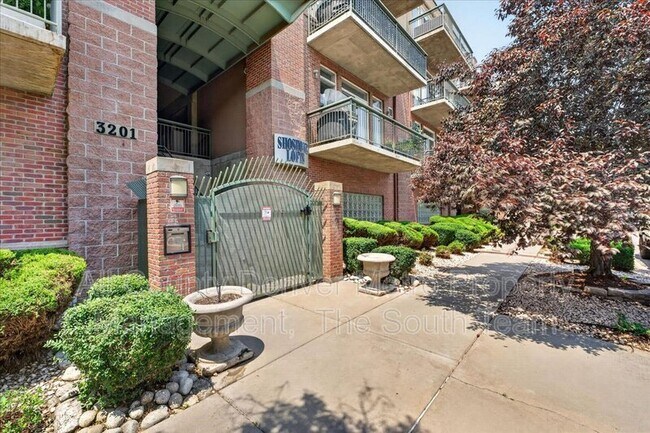 Building Photo - 3201 Shoshone St