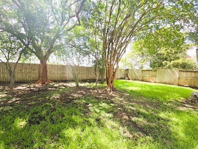 Building Photo - 2502 Fairwind Dr