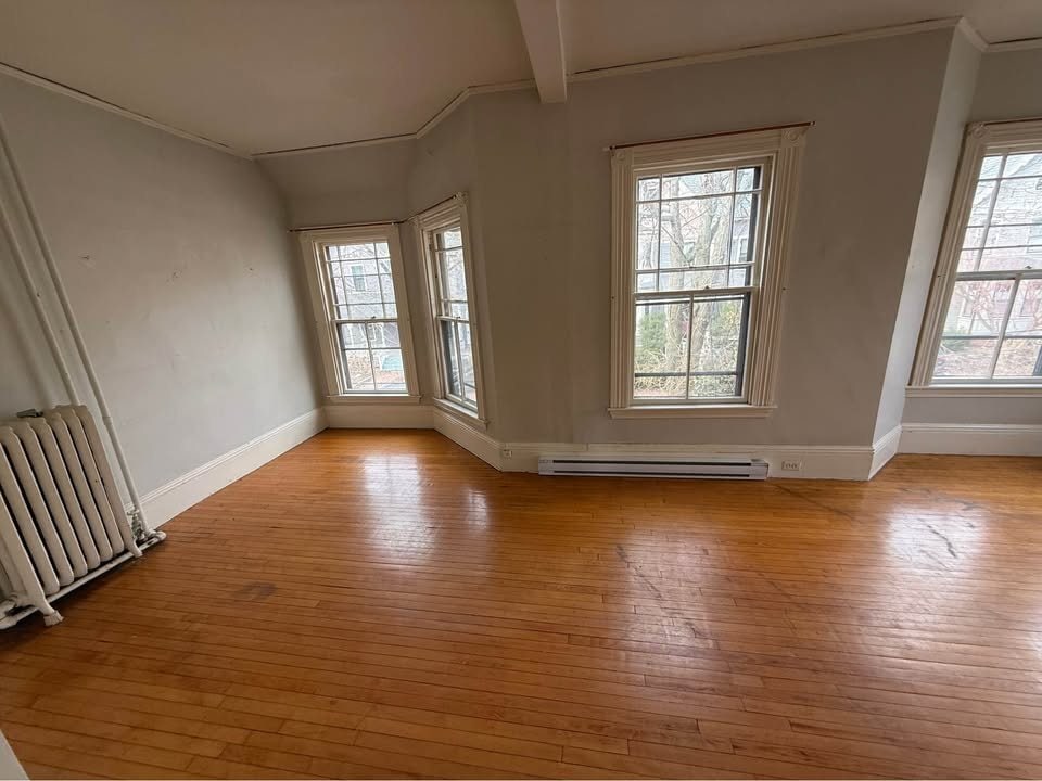 Building Photo - 6-8 Hurlbut St