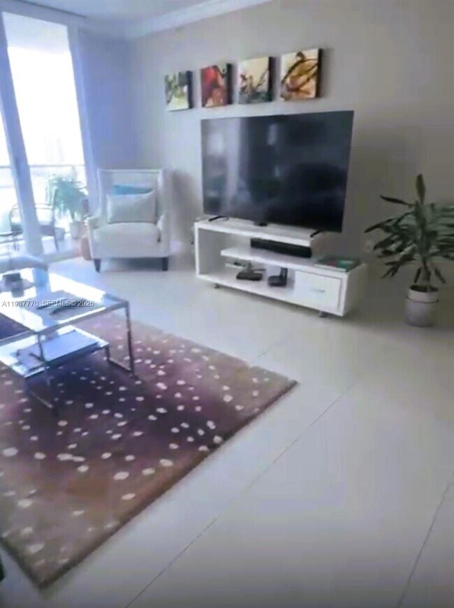 Building Photo - 1155 Brickell Bay Dr