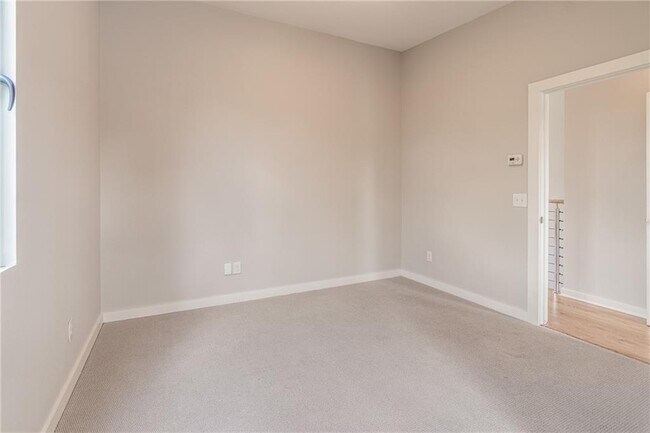 Building Photo - 472 Martin St SE