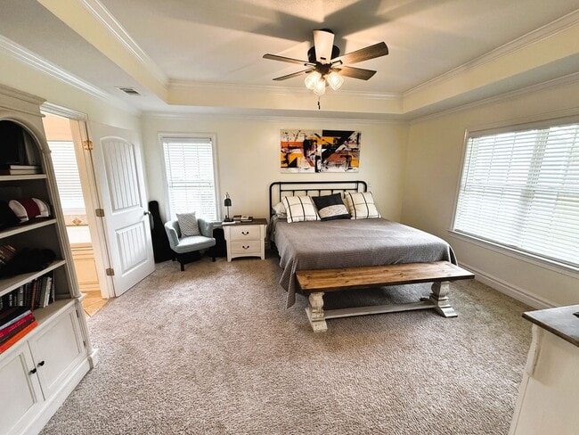 Building Photo - Spacious 4 bed 3 bath Home in Grove Point!