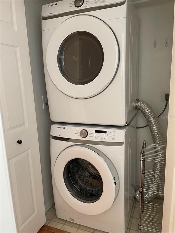 Building Photo - 323 Madeira Cir