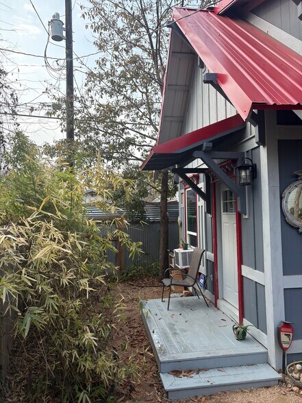 Building Photo - 220 Alamosa Ave