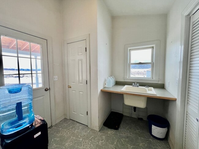 Building Photo - Rural Home for Rent in the Country