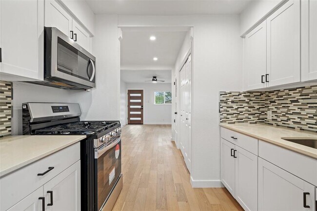Building Photo - 4904 Hawk Cove