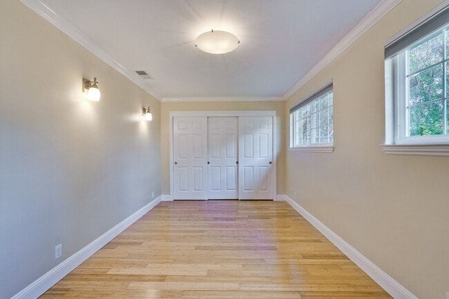 Building Photo - Wonderful 3 bedroom , 2 bath home in Mount...