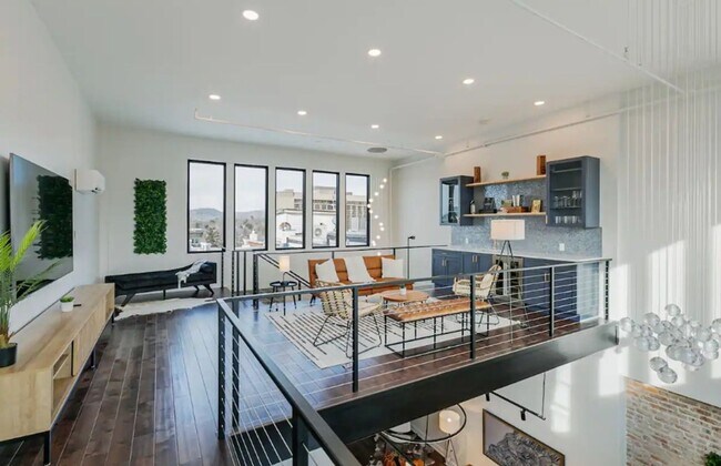 Building Photo - Penthouse in Downtown Asheville 3BD/3.5BA ...