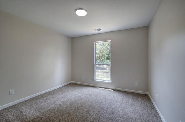 Building Photo - 4100 Chanticleer Dr NW