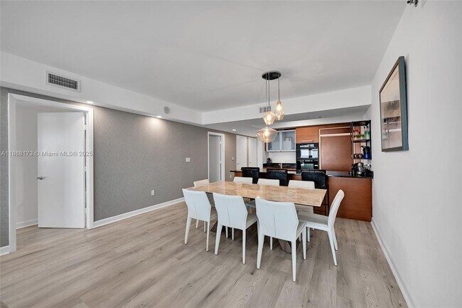 Building Photo - 1830 S Ocean Dr