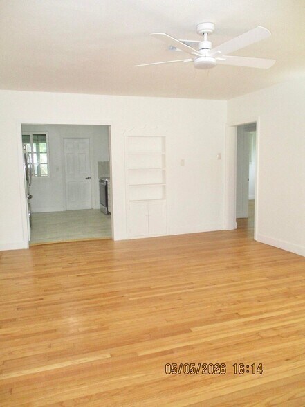 Building Photo - 921 Daytona Ave