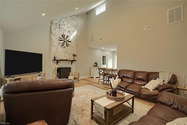 Building Photo - 3580 Woodstock Rd