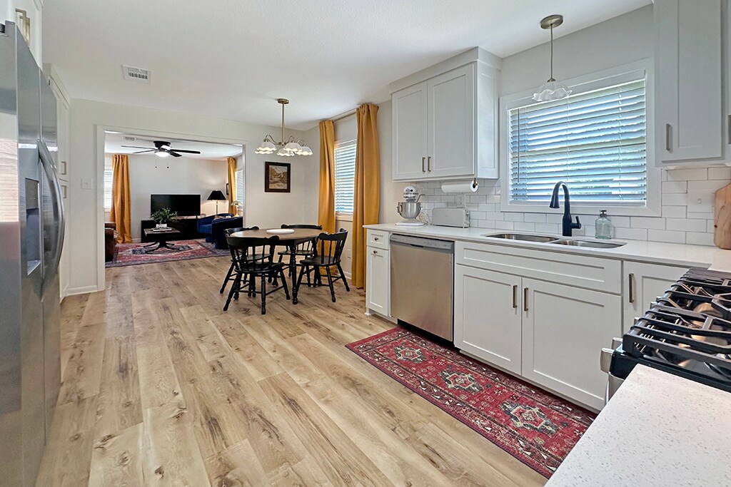 Kitchen - 204 Dianne St
