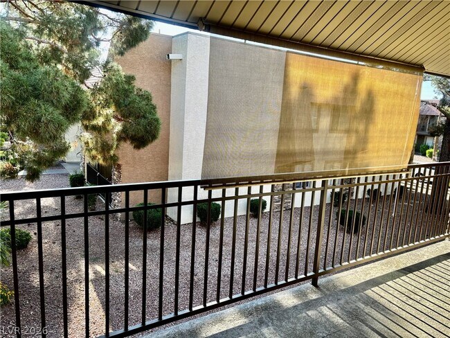 Building Photo - 5044 River Glen Dr