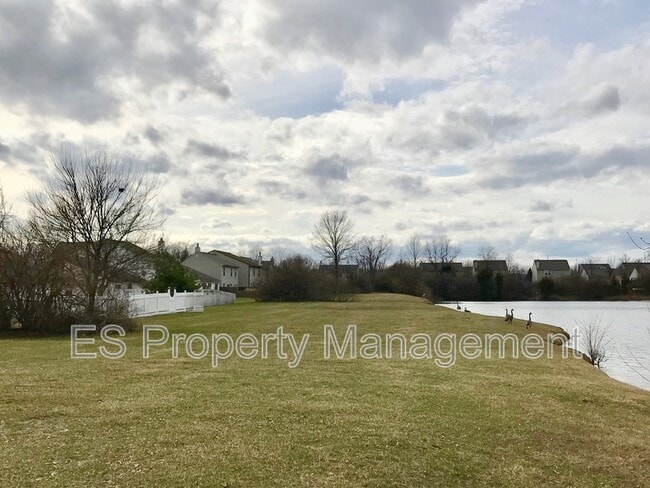 Building Photo - 5390 Lakeside Manor Dr