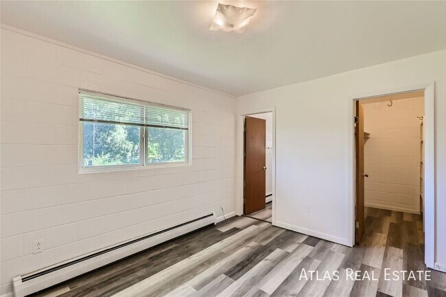 Building Photo - 708 E Alpert Ct