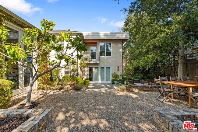 Building Photo - 643 Westholme Ave