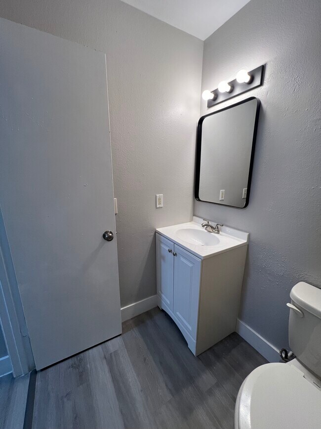 Building Photo - 6412 Diamond St