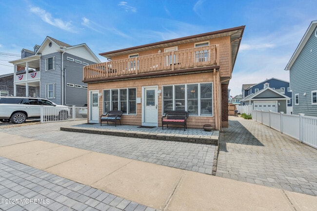 Building Photo - 8 President Ave