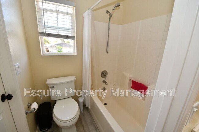 Building Photo - 371 Huerta St