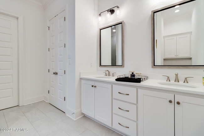 Building Photo - 201 Finsbury Ln