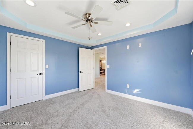 Building Photo - 674 Park Ave