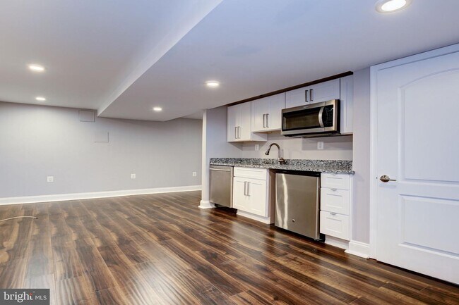 Building Photo - 4209 JENIFER St NW