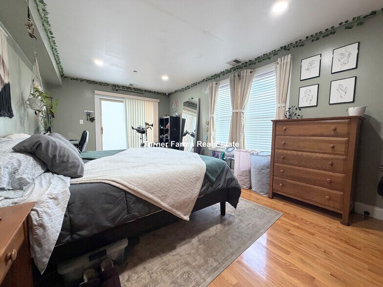 Building Photo - 31 Humphreys St