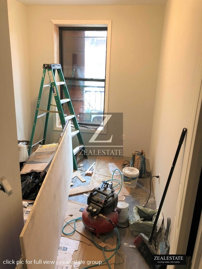 Building Photo - 2472 3rd Avenue