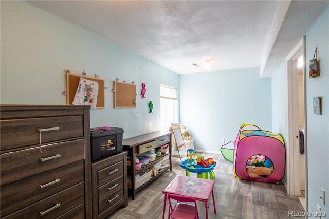 Building Photo - 857 Regent Ct