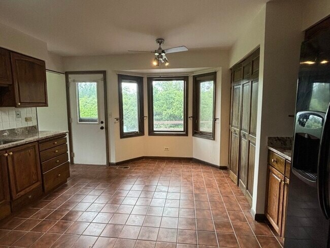 Building Photo - 4080 N Parkside Dr