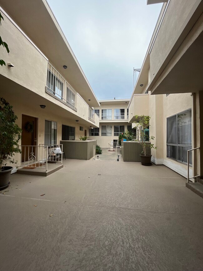 Building Photo - 1117 9th St